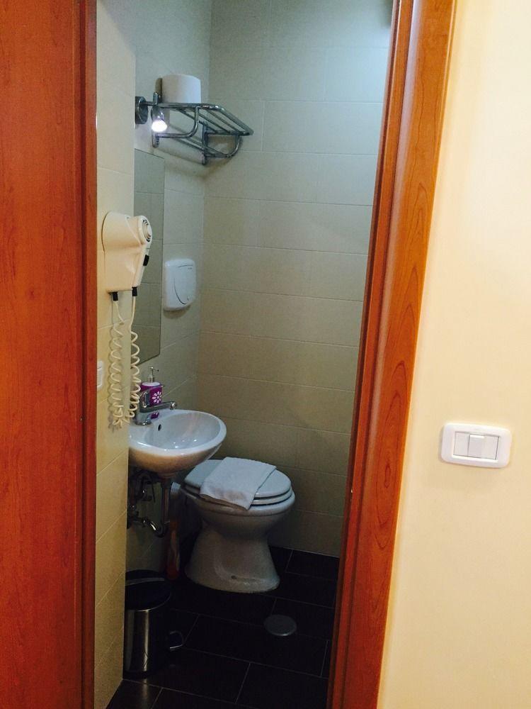 Zhihua Guest House Roma Exterior foto